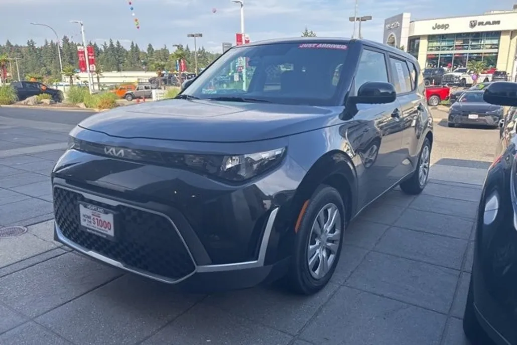 2023 Kia Soul LX photo 1