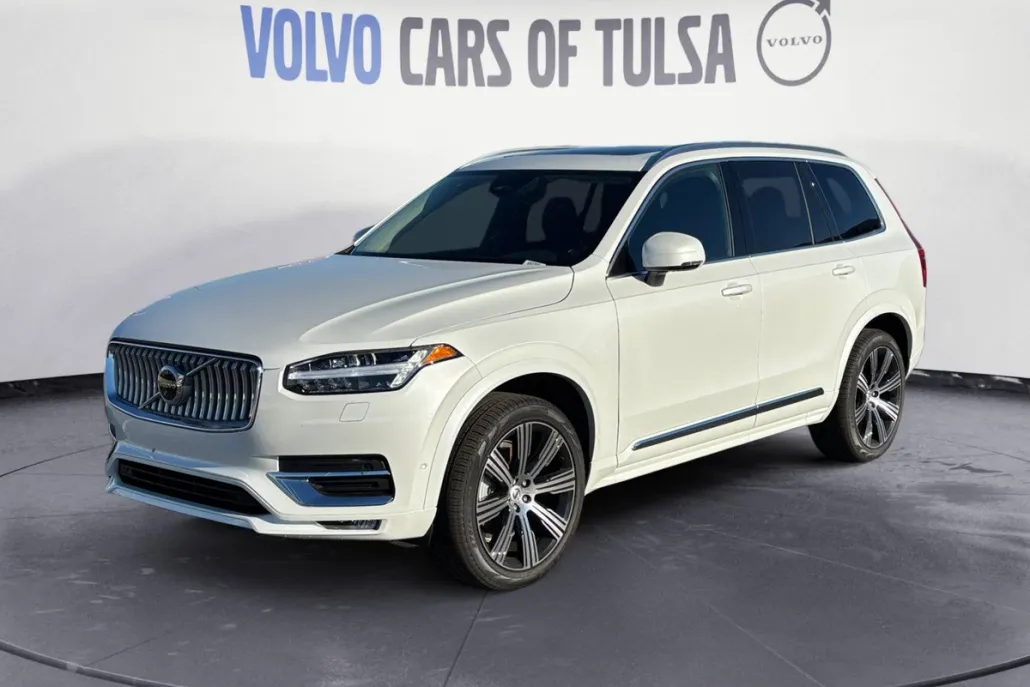 2025 Volvo XC90 Plus photo 1