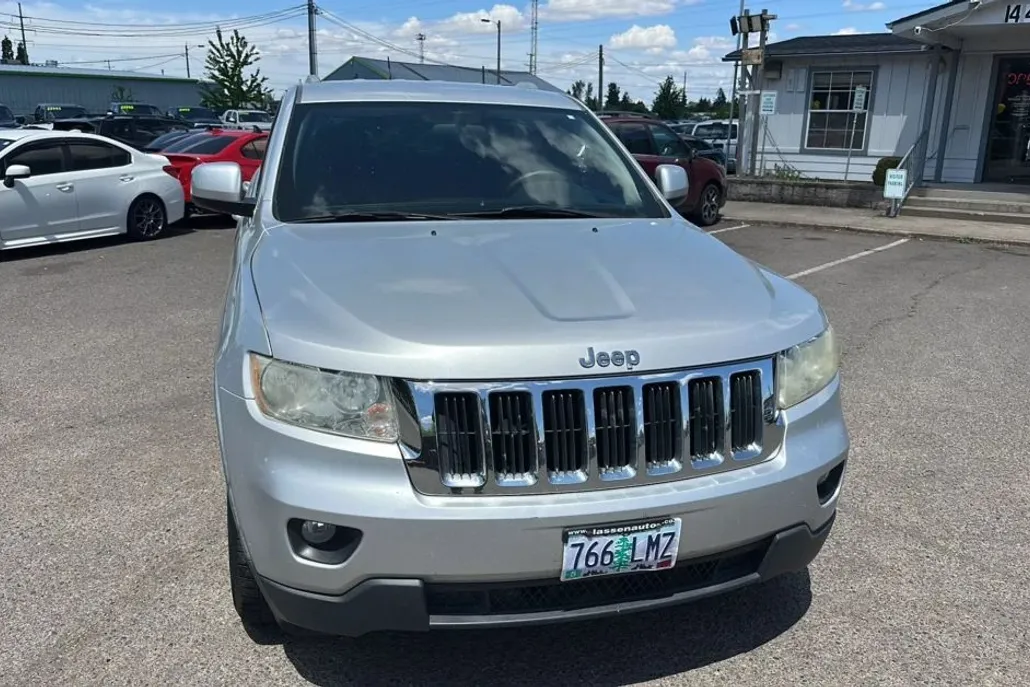 2011 Jeep Grand Cherokee Laredo Sport photo 1
