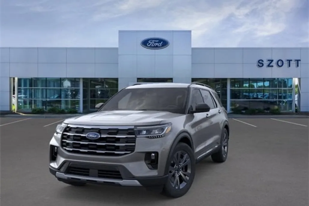 2025 Ford Explorer photo 1