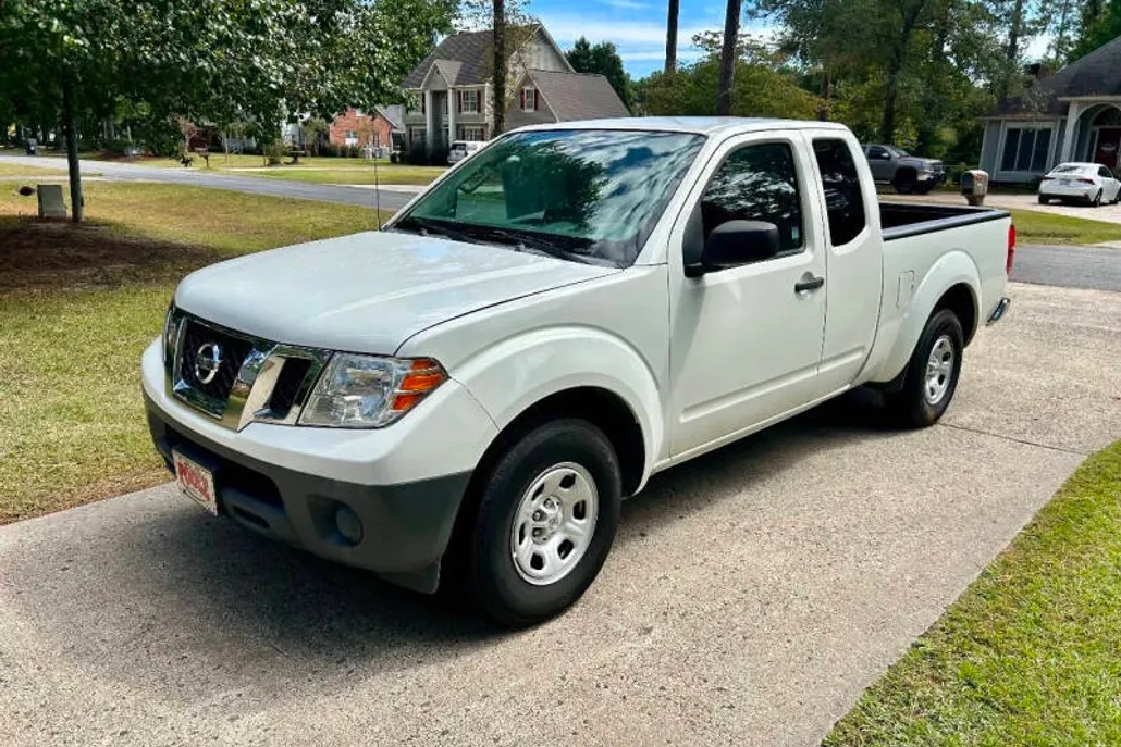 2016 Nissan Frontier S photo 1