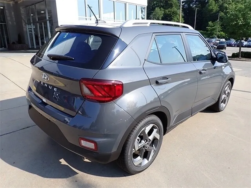 2025 Hyundai Venue SEL photo 1