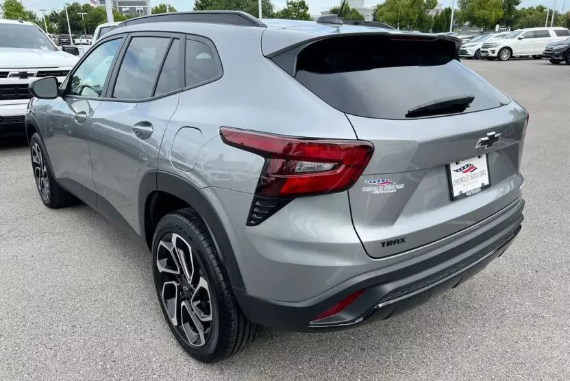 2024 Chevrolet Trax photo 1