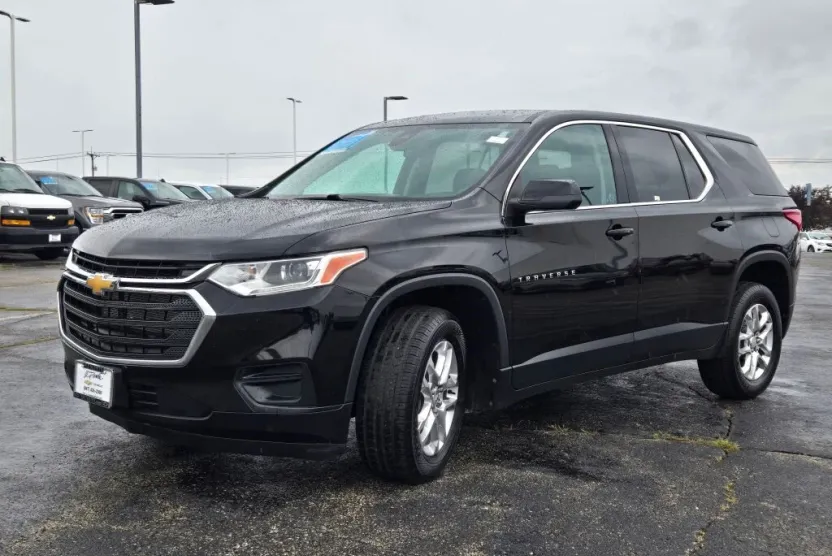 2021 Chevrolet Traverse LS photo 1