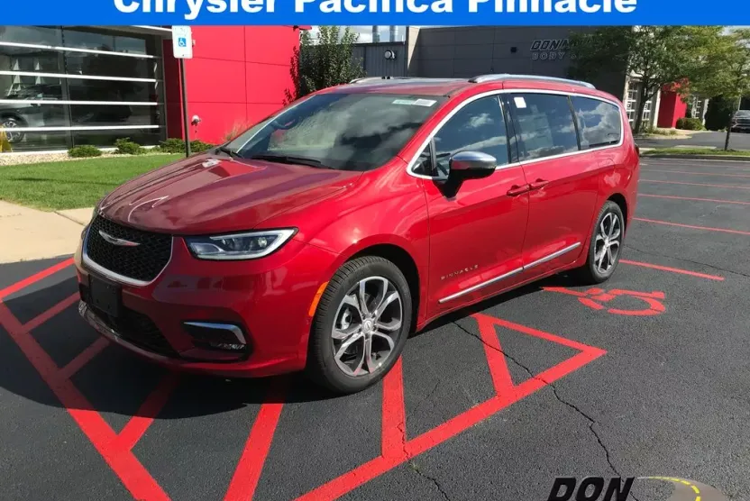 2026 Chrysler Pacifica Pinnacle photo 1