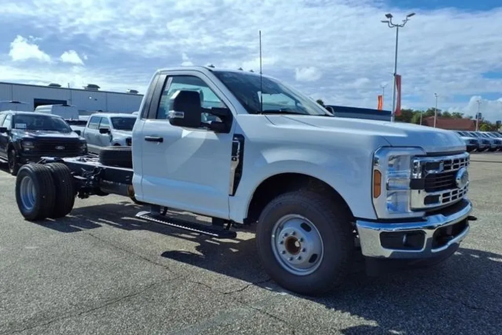 2025 Ford F-350 XL photo 1