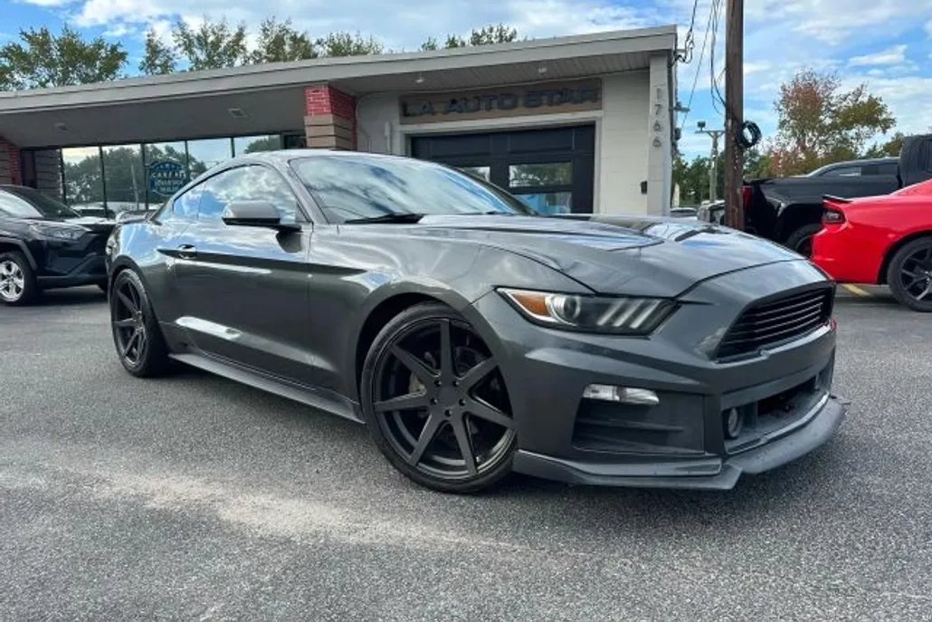 2016 Ford Mustang V6 photo 1