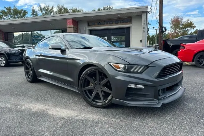 2016 Ford Mustang V6 photo 1