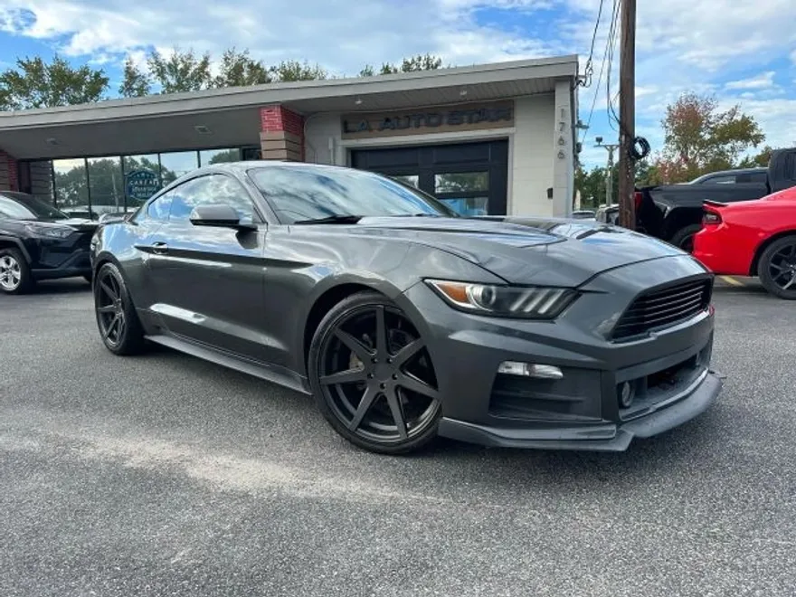 2016 Ford Mustang V6 photo 1