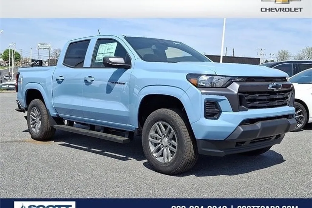 2025 Chevrolet Colorado Work Truck LT photo 1