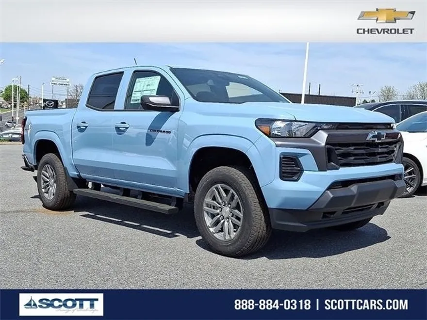 2025 Chevrolet Colorado Work Truck LT photo 1
