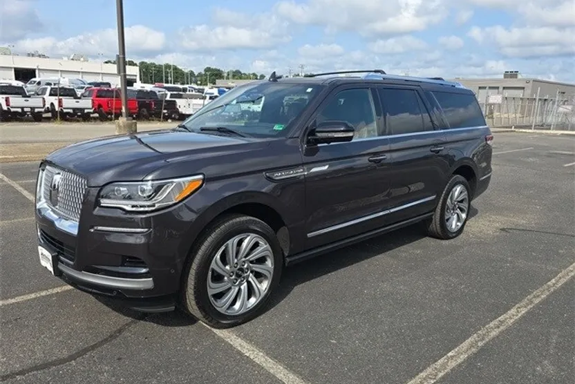 2024 Lincoln Navigator L Reserve photo 1