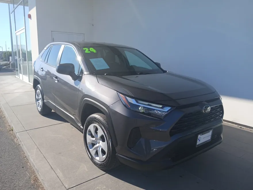 2024 Toyota RAV4 LE photo 1