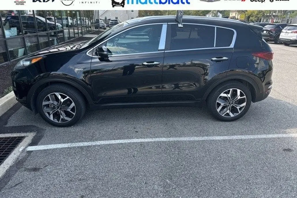 2021 Kia Sportage EX photo 1