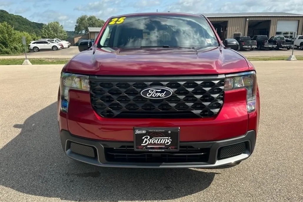 2025 Ford Maverick XLT photo 1