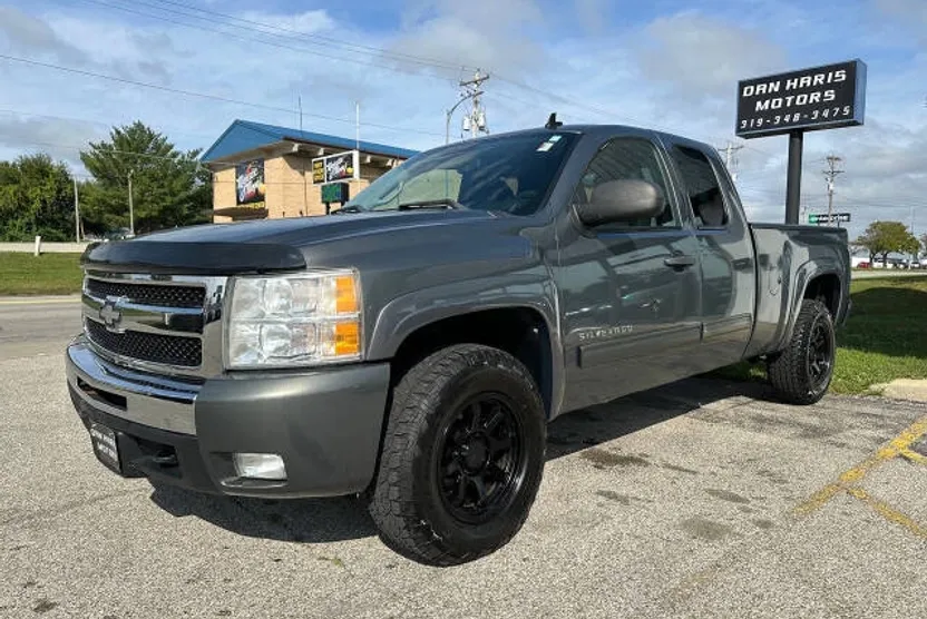 2011 Chevrolet Silverado 1500 LT photo 1