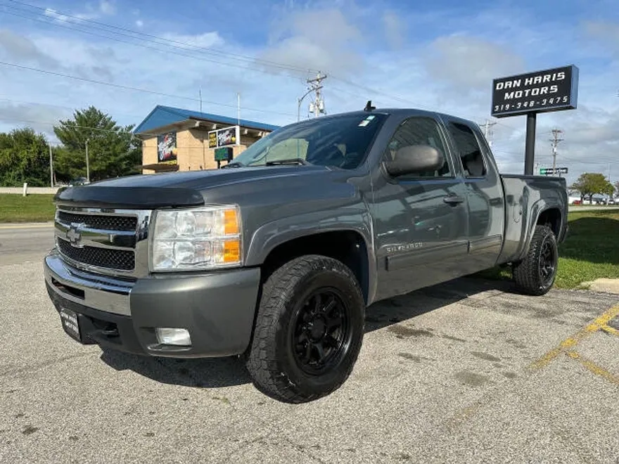 2011 Chevrolet Silverado 1500 LT photo 1