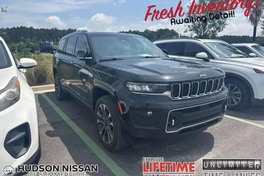 2023 Jeep Grand Cherokee Overland photo 1