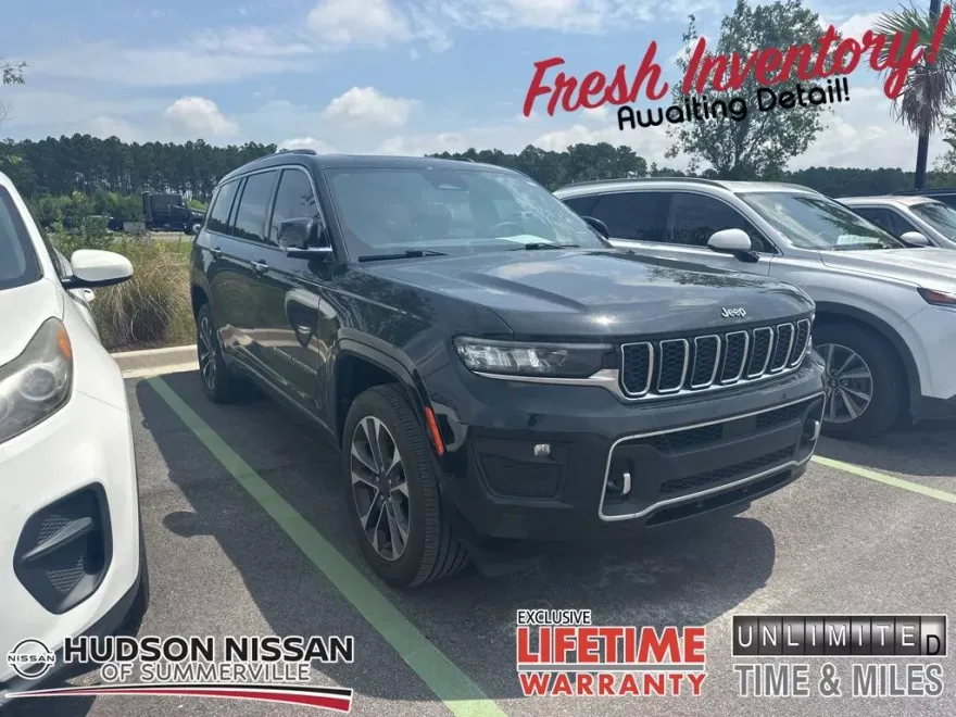 2023 Jeep Grand Cherokee Overland photo 1