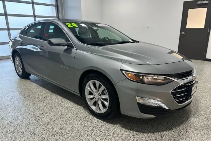 2024 Chevrolet Malibu 1LT photo 1