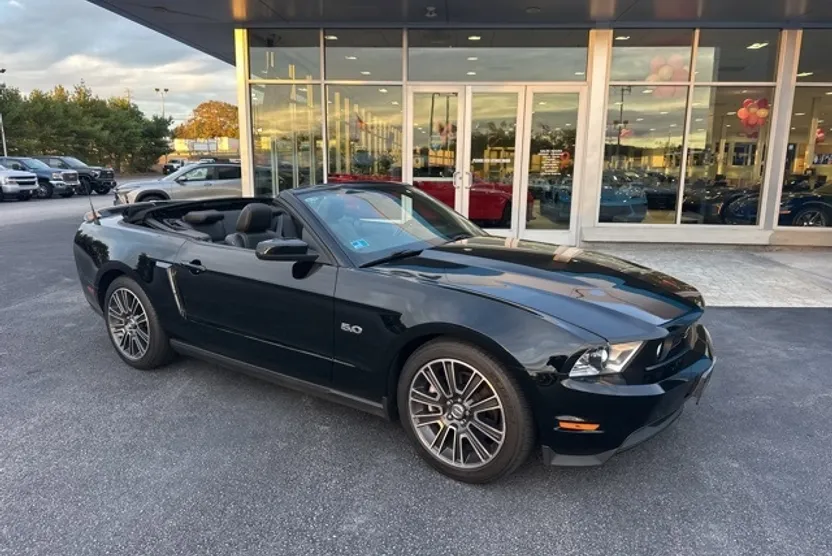 2011 Ford Mustang GT Premium photo 1