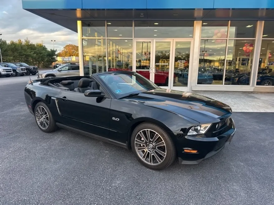2011 Ford Mustang GT Premium photo 1