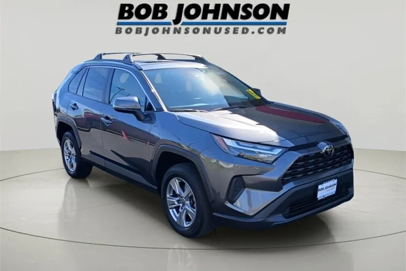 2022 Toyota RAV4 XLE photo 1