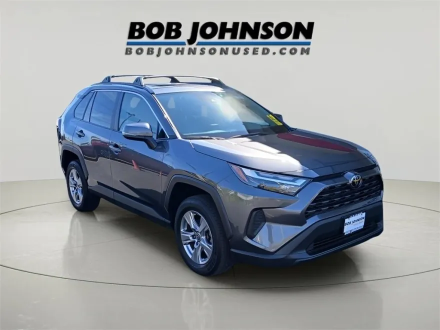 2022 Toyota RAV4 XLE photo 1