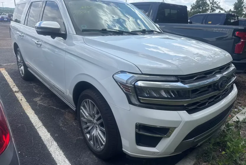 2023 Ford Expedition MAX Platinum photo 1
