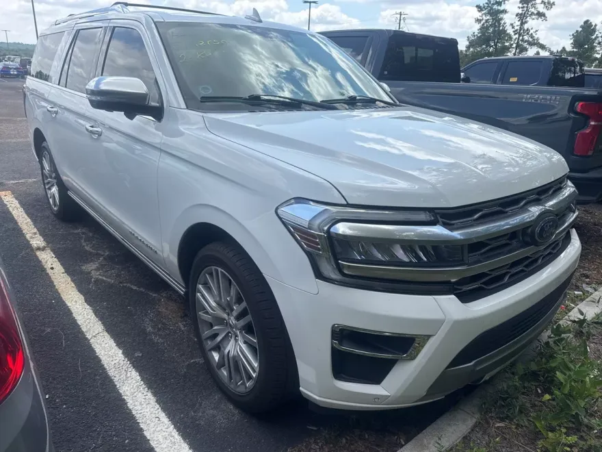 2023 Ford Expedition MAX Platinum photo 1