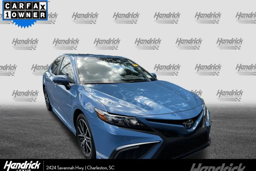 2023 Toyota Camry Hybrid SE photo 1