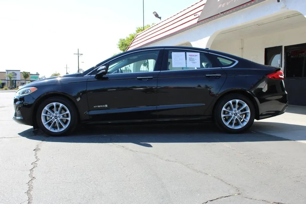 2019 Ford Fusion SEL Hybrid photo 1