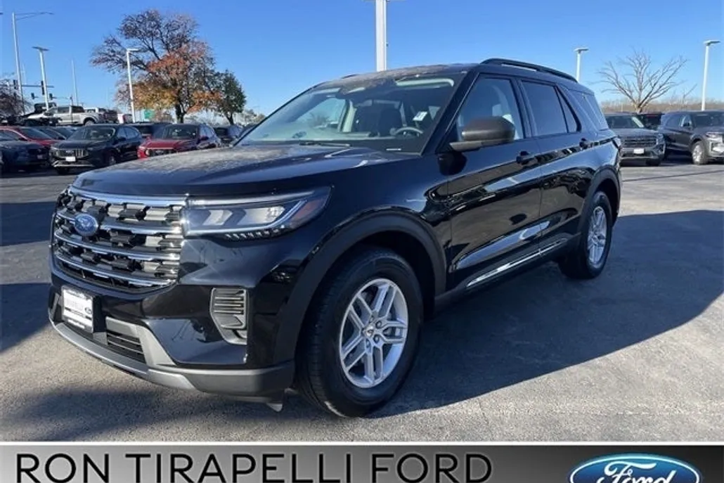 2025 Ford Explorer photo 1