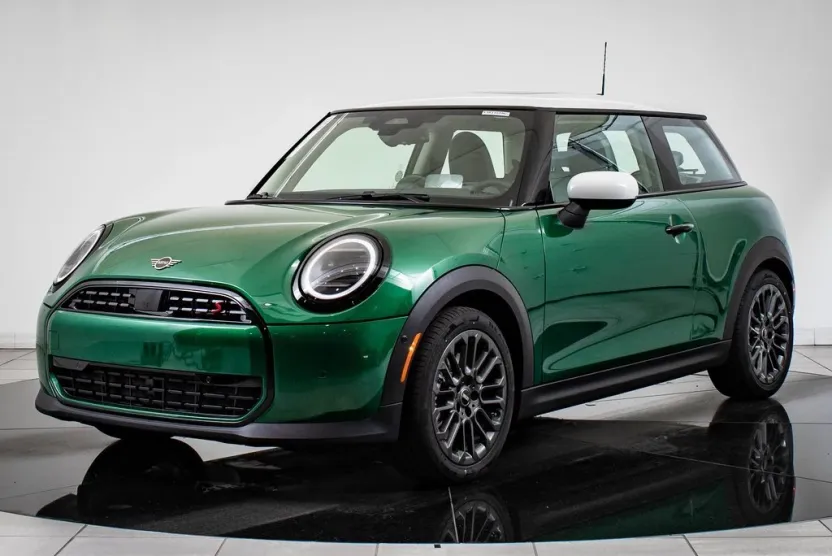 2025 Mini Cooper 2 Door Hardtop Signature photo 1