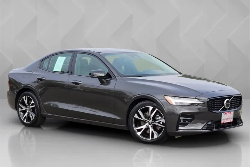 2025 Volvo S60 B5 Core photo 1