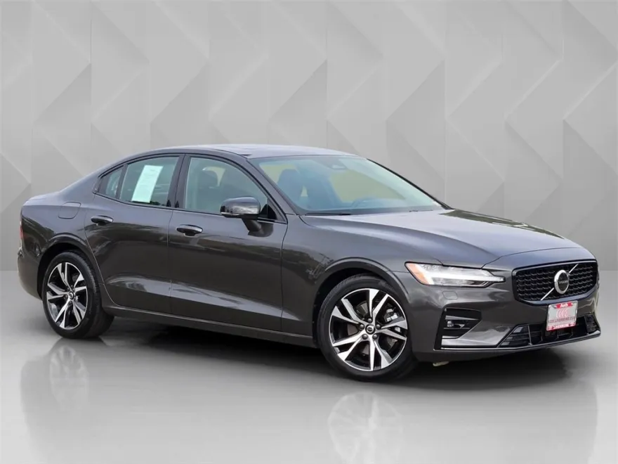2025 Volvo S60 B5 Core photo 1