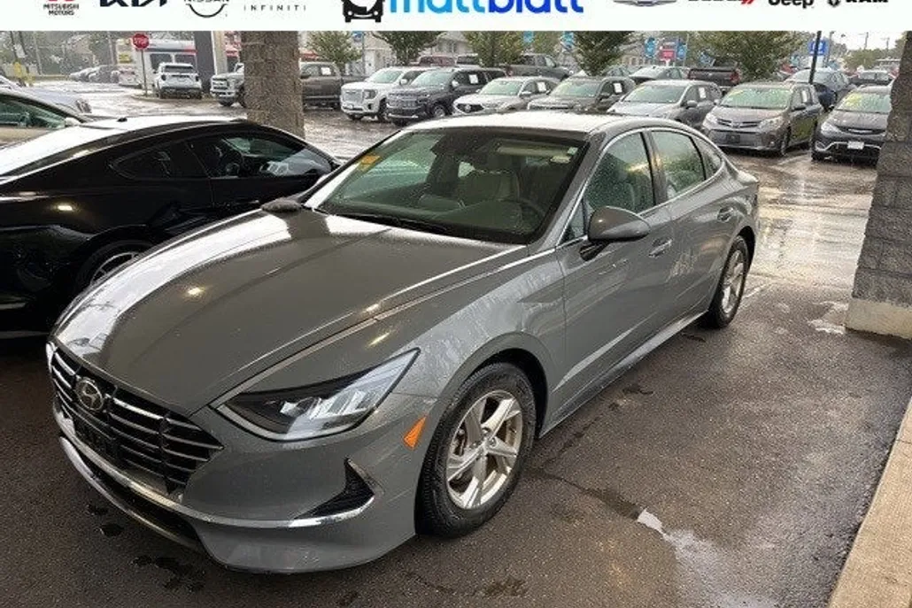 2022 Hyundai Sonata SE photo 1
