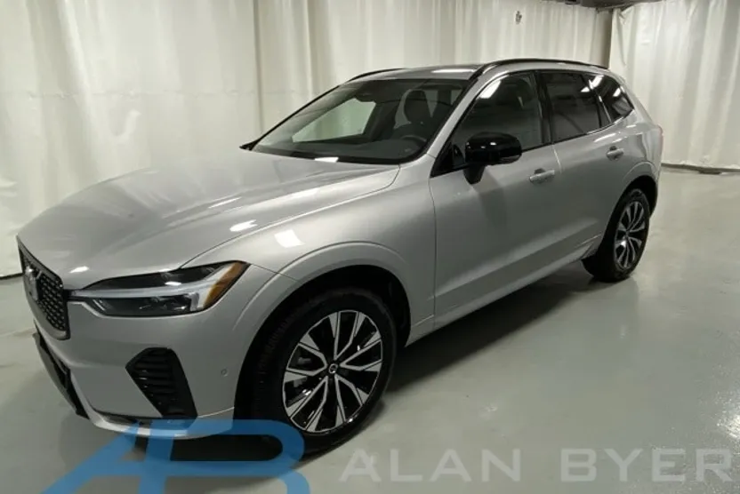 2025 Volvo XC60 Plus photo 1