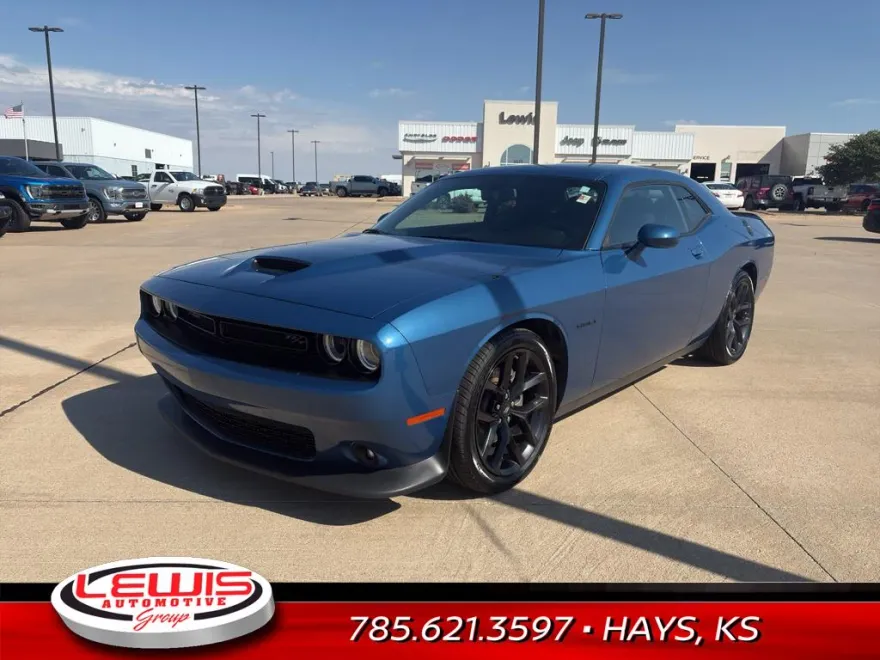 2022 Dodge Challenger R/T photo 1