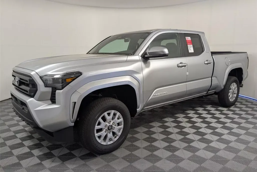 2025 Toyota Tacoma SR5 photo 1