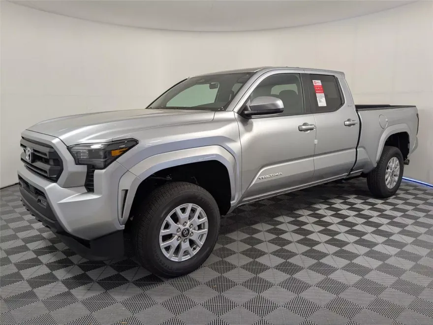2025 Toyota Tacoma SR5 photo 1