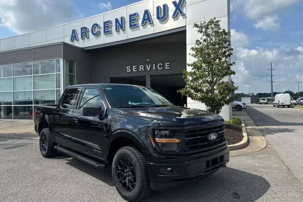 2025 Ford F-150 XLT photo 1