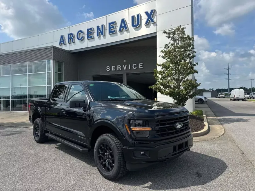2025 Ford F-150 XLT photo 1