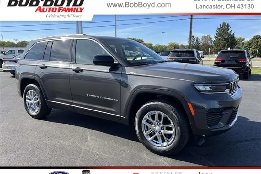 2025 Jeep Grand Cherokee Laredo photo 1
