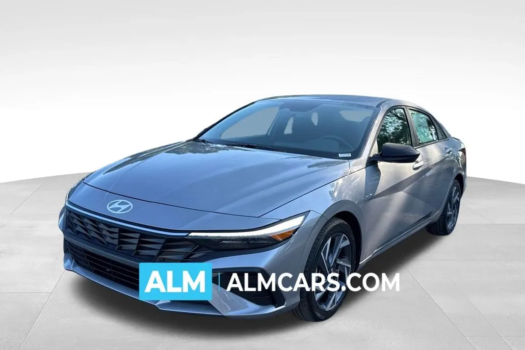 2025 Hyundai Elantra SEL Sport photo 1