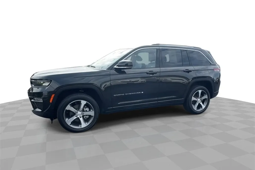 2023 Jeep Grand Cherokee Limited photo 1