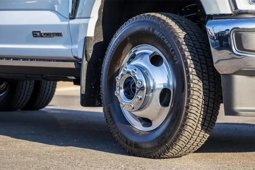 2026 Ford F-350 Lariat photo 1