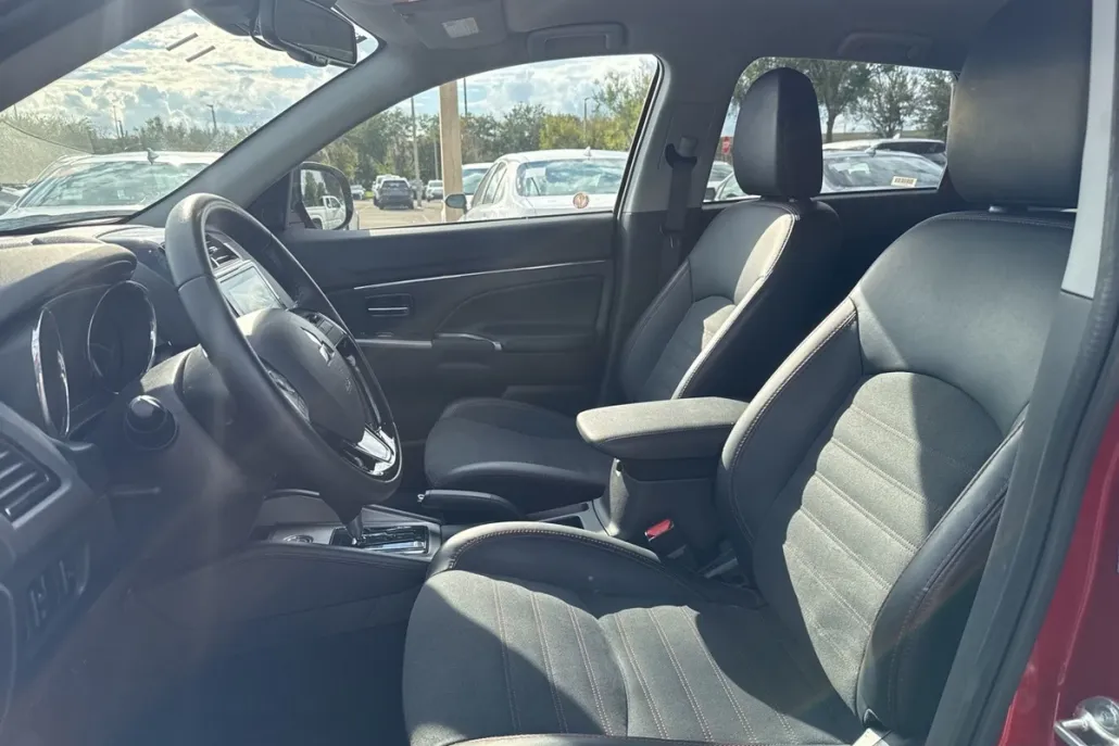 2024 Mitsubishi Outlander Sport SE photo 1