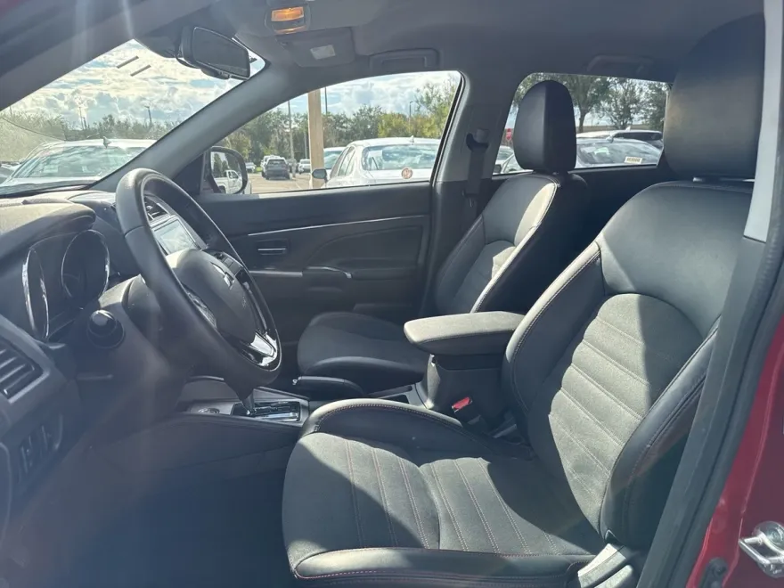 2024 Mitsubishi Outlander Sport SE photo 1