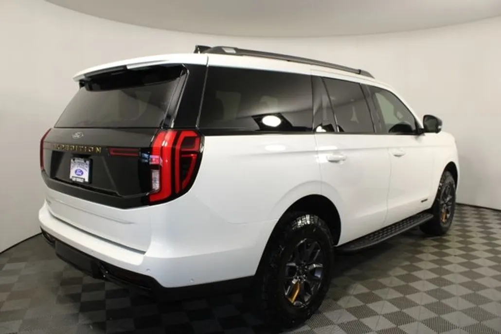 2025 Ford Expedition photo 1